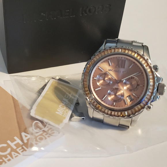 NEW Michael Kors "Everest" Watch (MK5870) - Picture 2 of 7